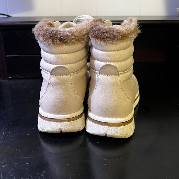 Women's Cream Colored Boots with Fur, Cliffs by White Mountain - Picture 4 of 10